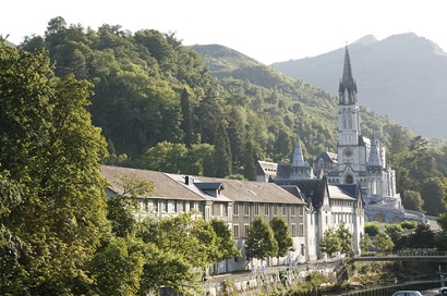 Lourdes, South West France – A Pyrenean place of miracles - Vintage ...