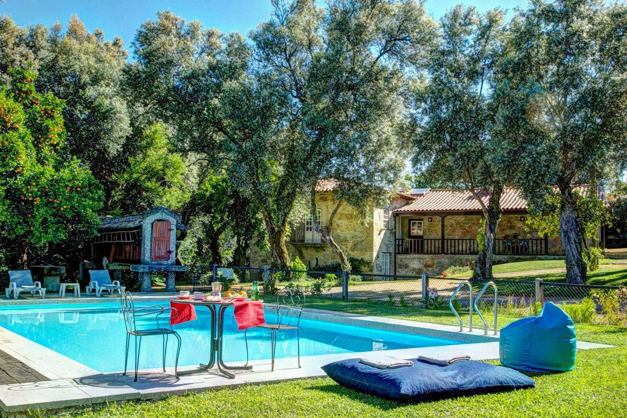 Casa dos Fernandos Villa, Portugal - Sleeps 6 - Vintage Travel