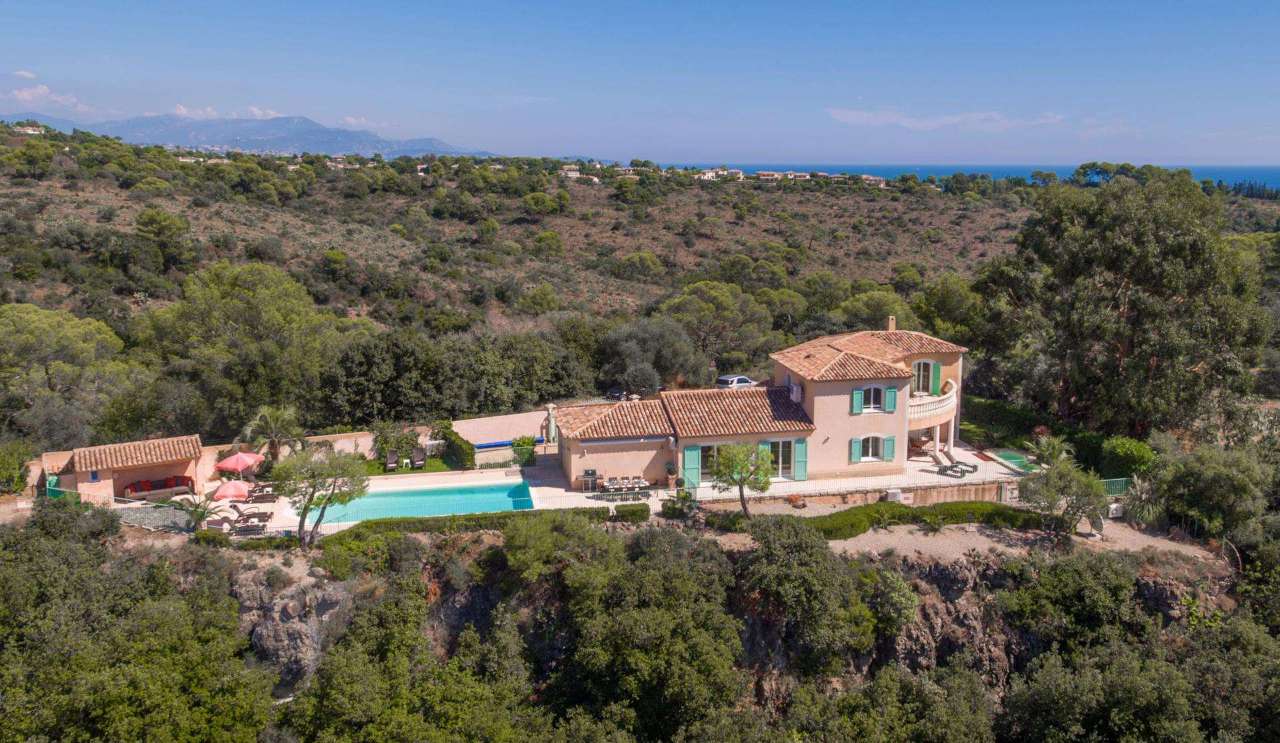 Villa Eloi Villa, Cote d'Azur - Sleeps 8 - Vintage Travel